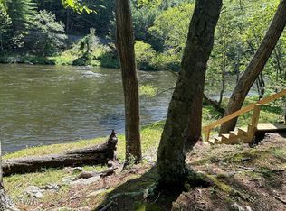 590 Pa Rte, Lackawaxen, PA 18435