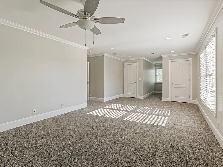 604 Clayborne Ct — Photo 35