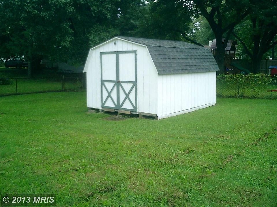 2nd image of 38 Oak Ct
