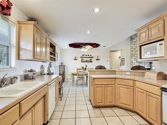 4th image of 107 Deerhaven Dr