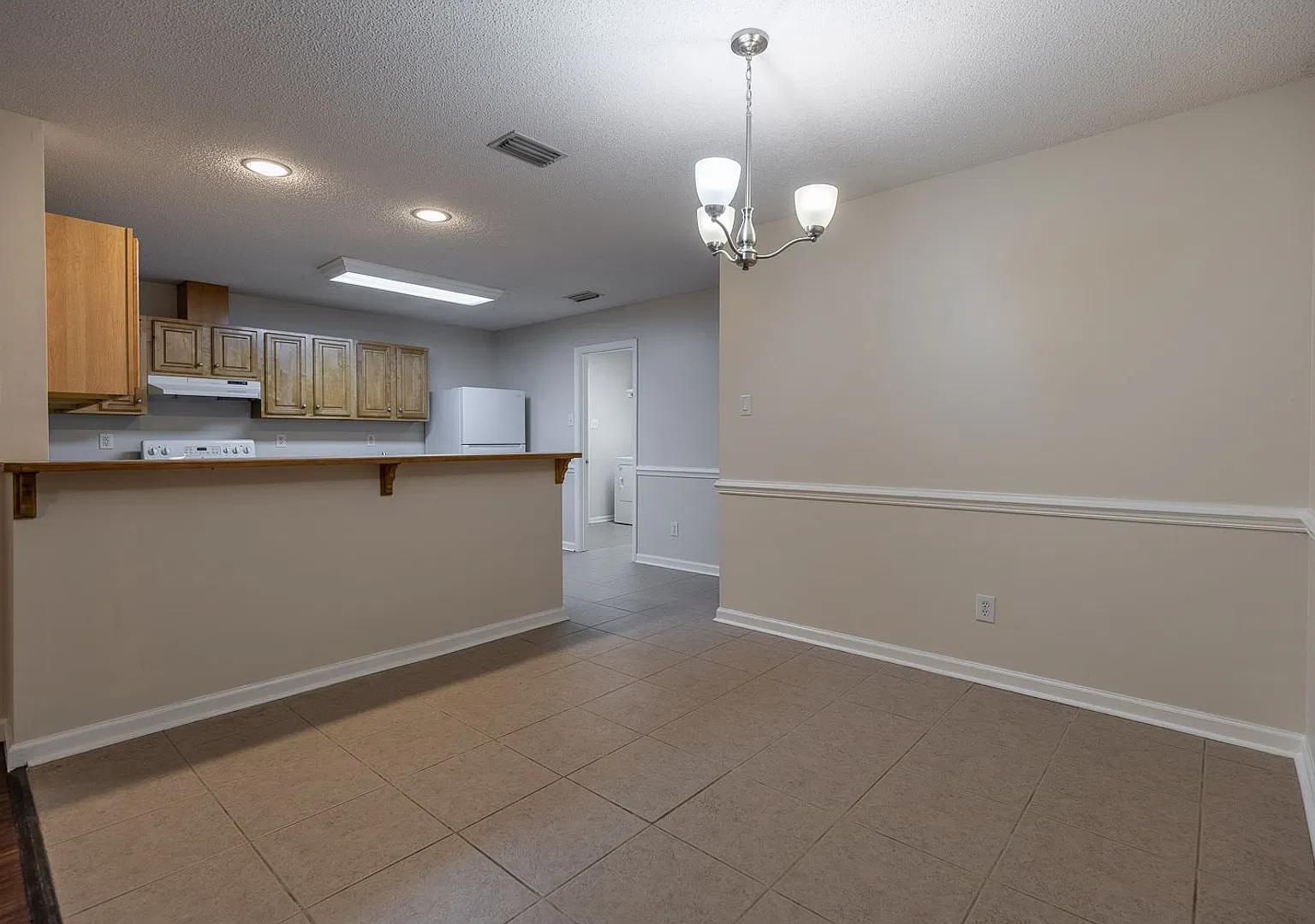 Charming 3-Bedroom Home in Daphne's Lake Forest Community — Photo 4