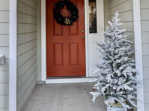 2nd image of 19 Cardinal Ct