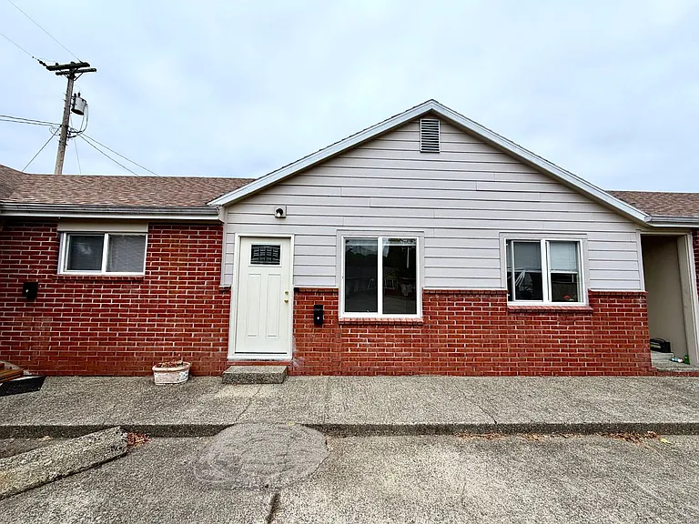 920 Winchester Ave — Photo 1