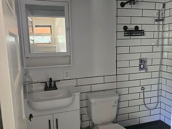 4th image of 1114 W Perkins St #B
