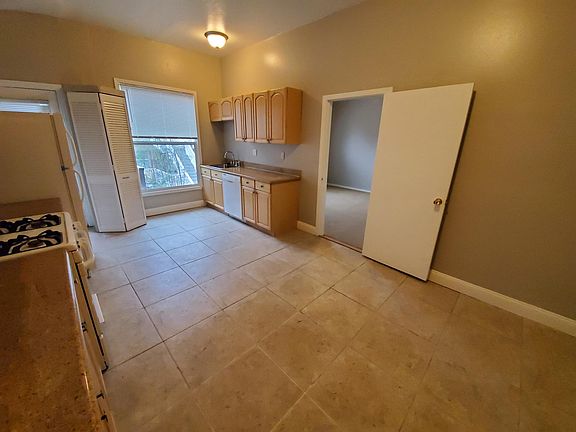 5th image of 1665 Fulton St
