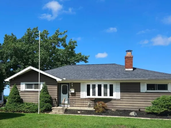 2738 E 44th St, Erie, PA 16510