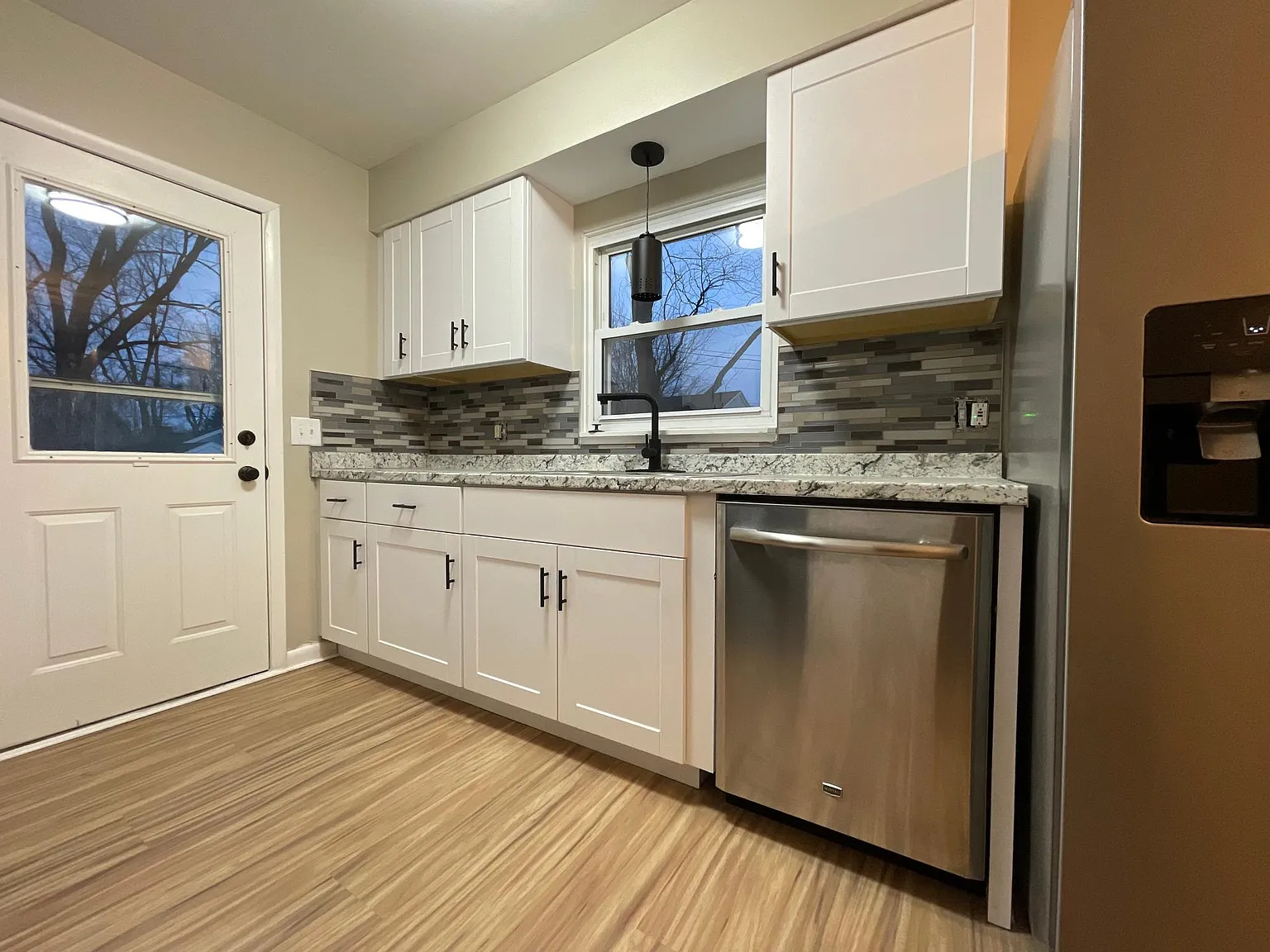 337 S Alger St — Photo 3