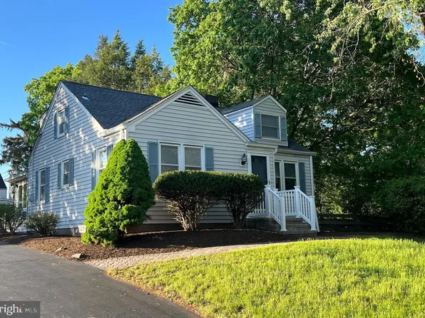 27 2nd St, Hopewell, NJ 08525