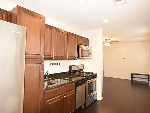 3rd image of 1828 N Bissell St #2