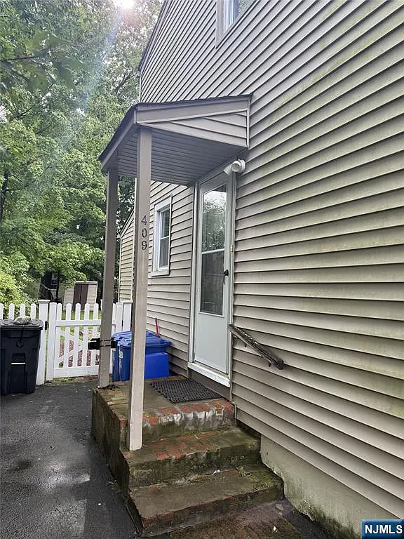 4 bed, 2.0 bath, $4,200 — Photo 4