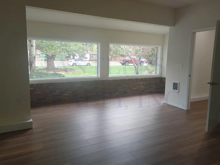 2537 Newton Ave — Photo 8