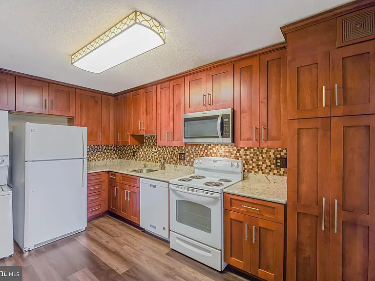 8360 Greensboro Dr #208 — Photo 20
