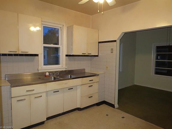 2nd image of 85 John St