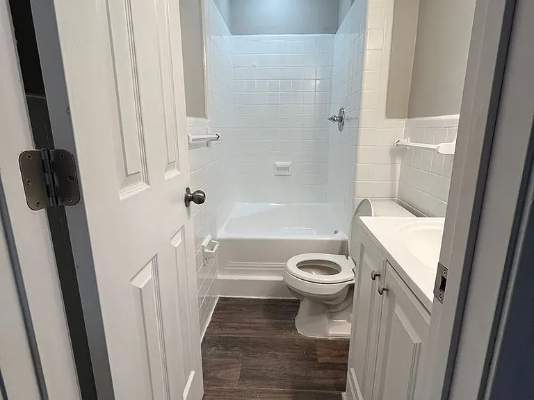 1744 Lyle Ave — Photo 17