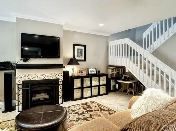 1 Windsong Ct #5, Newport Beach, CA 92663