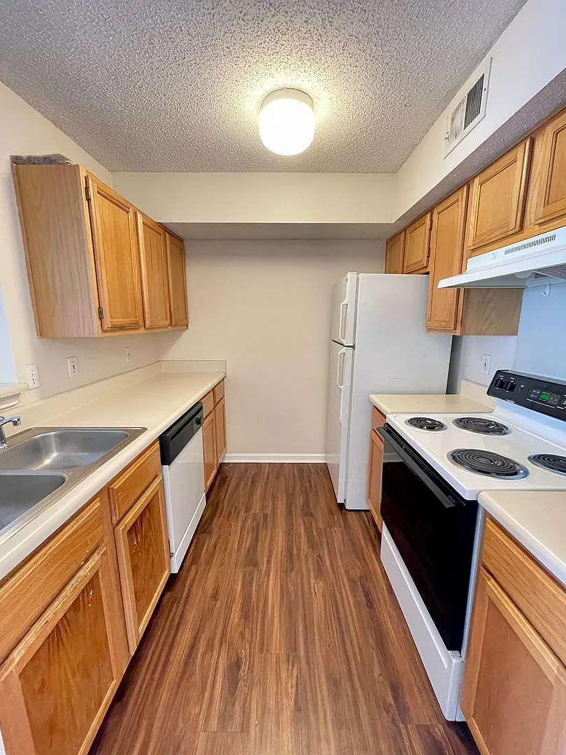 Cozy 2B/2B Unfurnished Condo near Beach in the Heart of Destin! — Photo 3