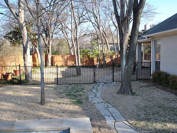 3rd image of 4218 Riverhollow Dr