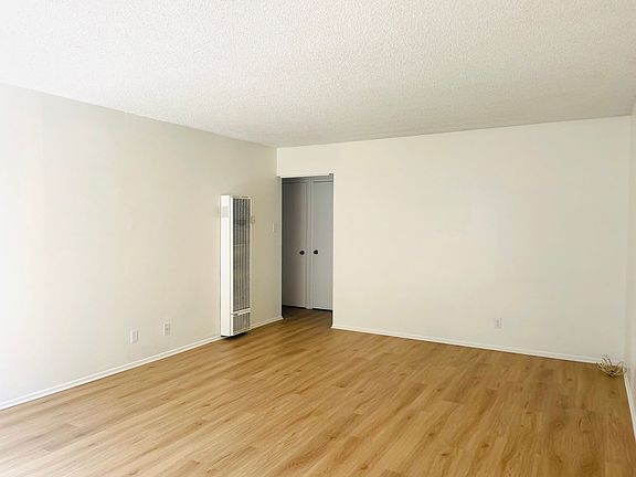 5th image of 293-295 W Park Row Ave #8