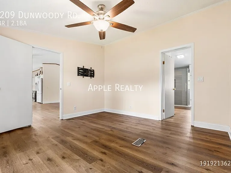 6209 Dunwoody Rd — Photo 10