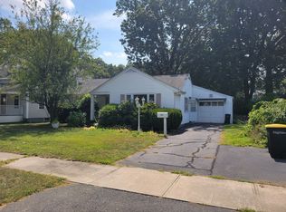 141 Lawnwood Ave, Longmeadow, MA 01106