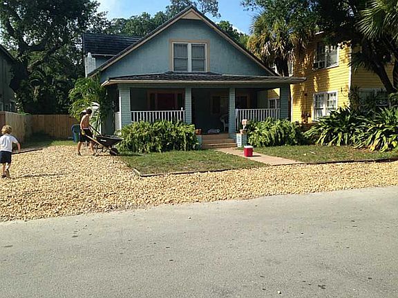3rd image of 805 SW 4th Ct