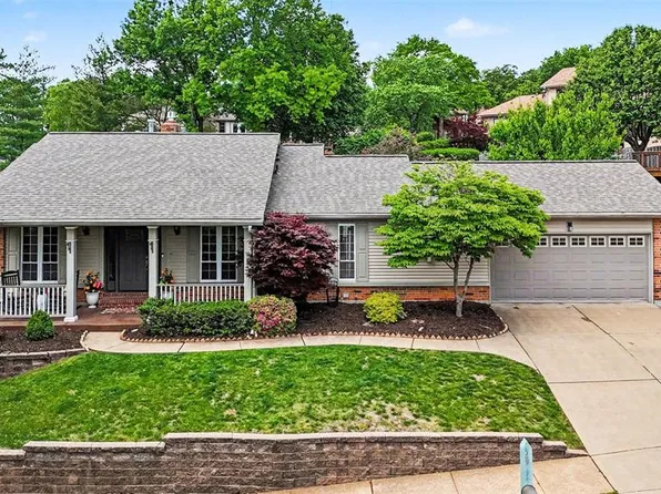 5813 Amber Place Dr, Saint Louis, MO 63128