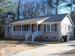 65 Faye Kight Cir, Hartwell, GA 30643