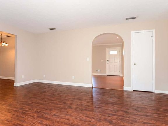 4th image of 601 Rosemarie Ave