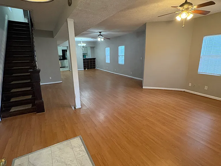 1240 Hampton Ave — Photo 4