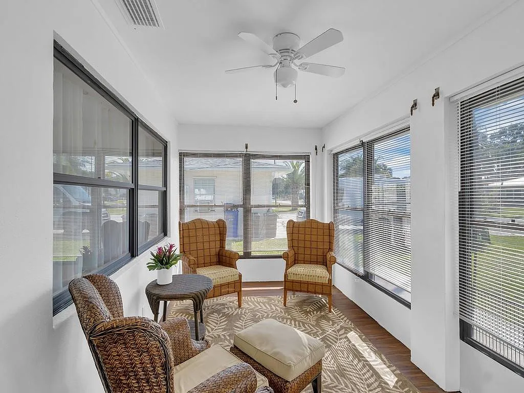 3 bed, 3.0 bath, 1614 sqft, $2,900 — Photo 2