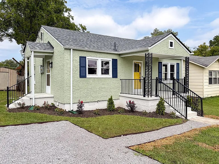 825 Henderson Ave — Photo 19