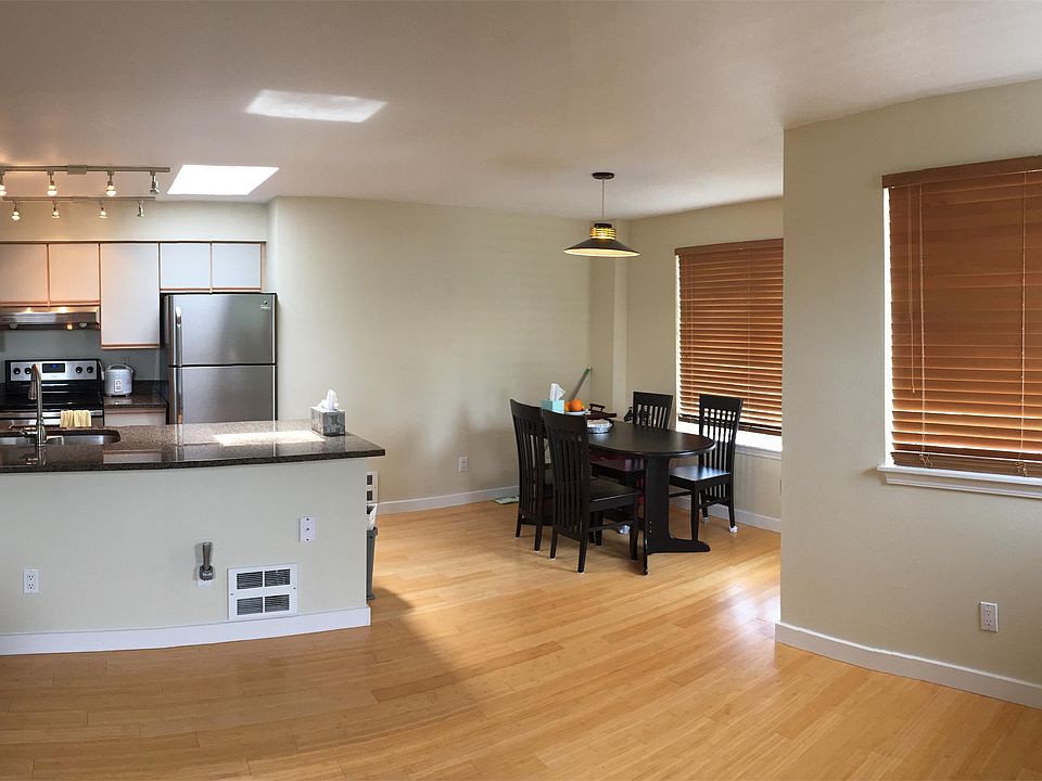 1st image of 5624 Roosevelt Way NE APT 301