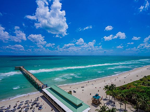 2 bedroom unit in La Perla building Sunny Isles Beach from Natallia Ivanova Trust Invest Real Estate