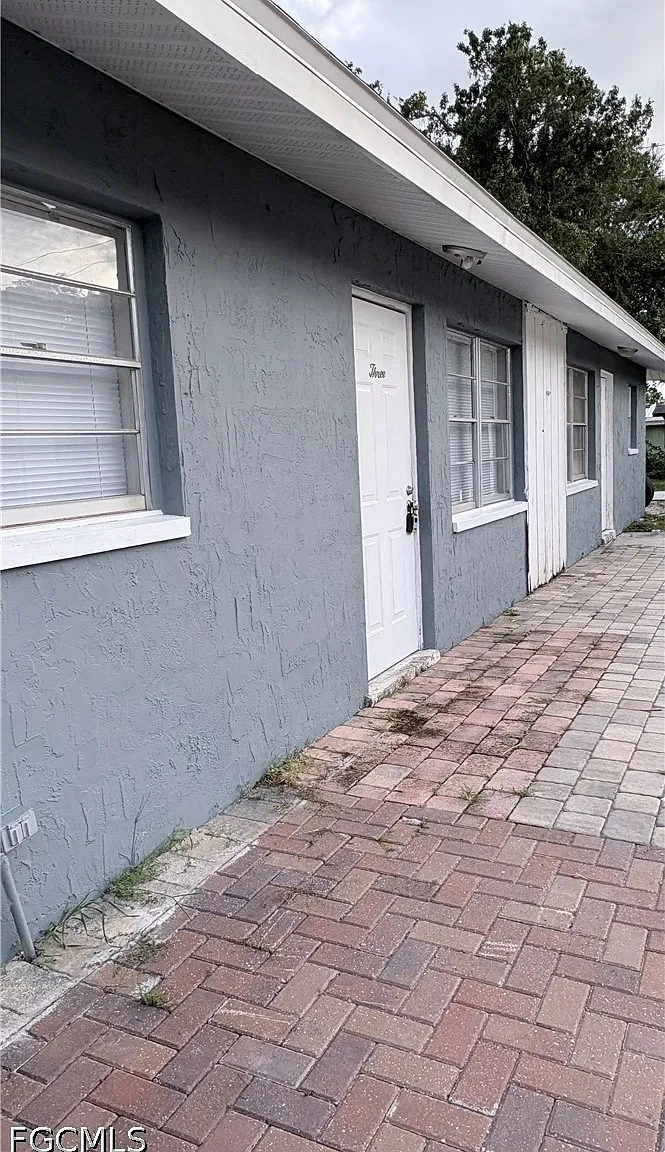 2 bed, 1.0 bath, 714 sqft, $1,100 — Photo 2