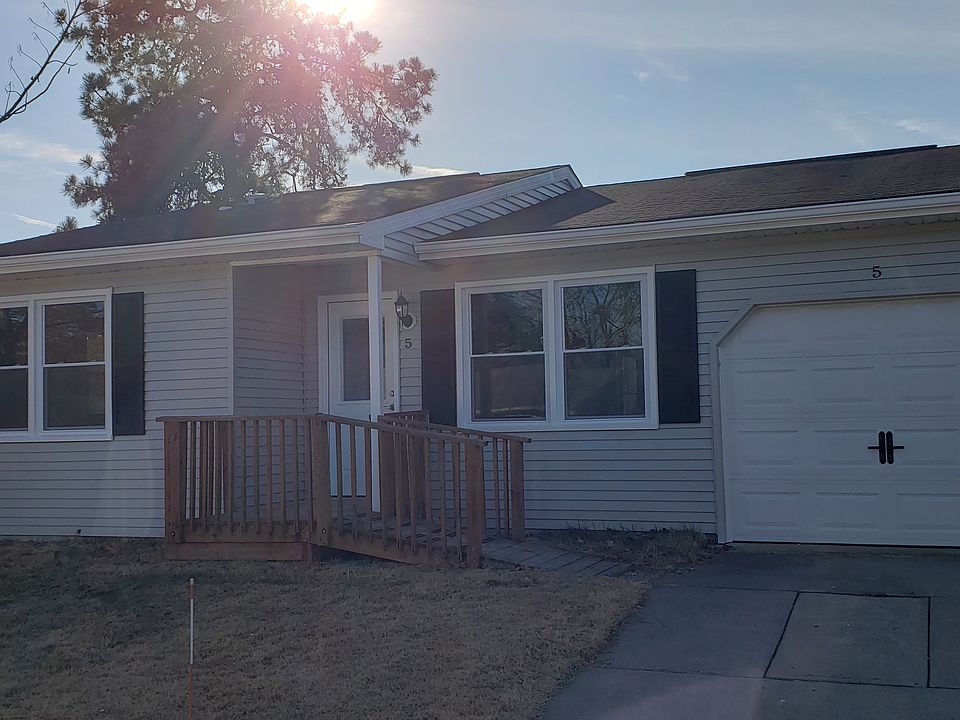 1st image of 5 Caribou Dr