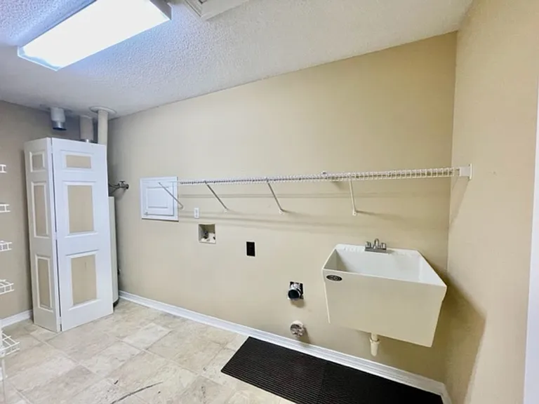 1315 Forest Shore Dr — Photo 7