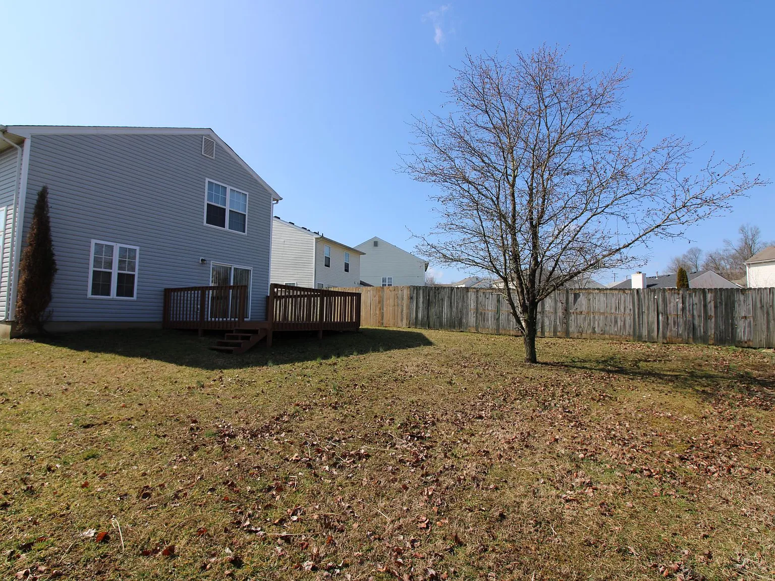 3 bed, 2.5 bath, 1355 sqft, $1,895 — Photo 3
