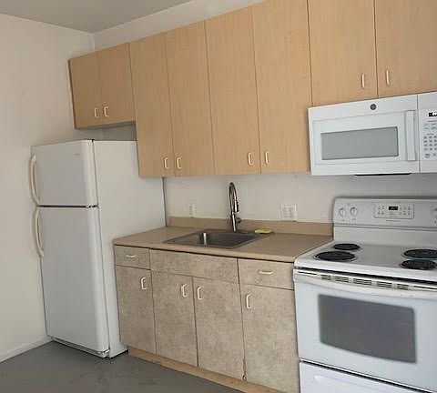 4th image of 1525 2nd Ave APT 206