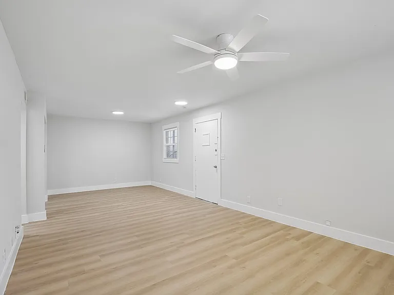 Chateau Apartments - Newly Renovated 1, 2 & 3-Bedrooms at 24th & Hillsboro Village — Photo 24
