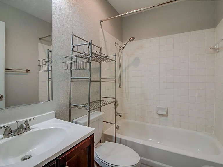 202 S College St #5 — Photo 9