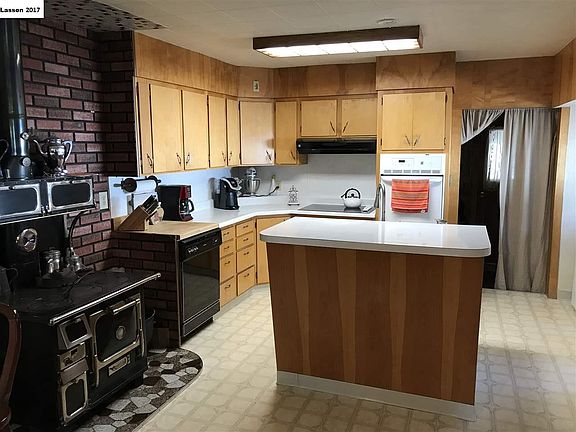 2nd image of 728 Plumas St