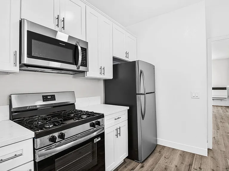 1045 E 4th Street — Photo 37