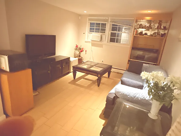 42 Tracy Dr #1 — Photo 5