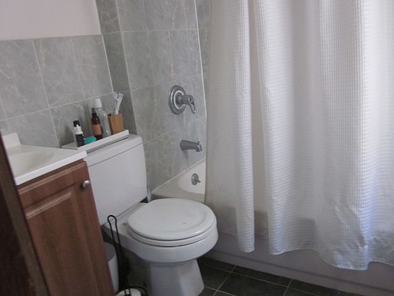 4th image of 232 Meserole St APT 19