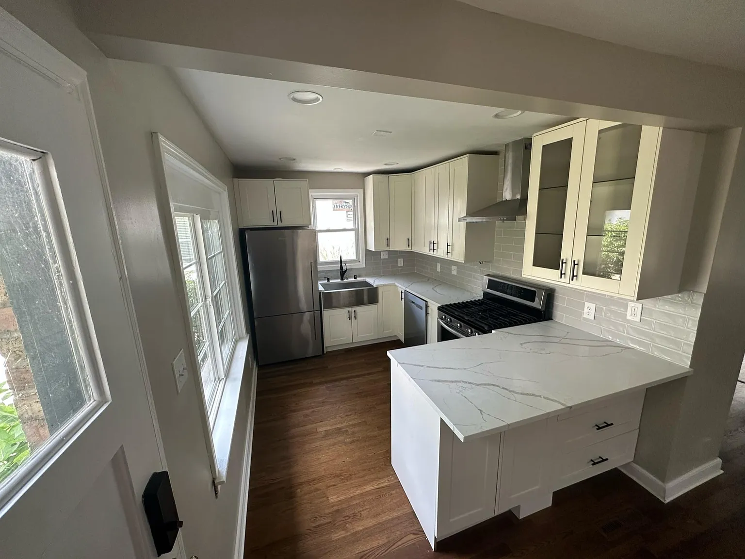 3 bed, 1261 sqft, $2,520 — Photo 2