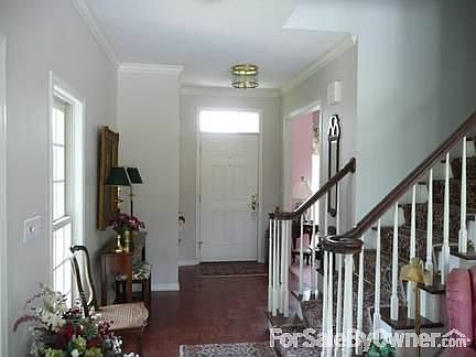 4th image of 605 Hillcrest Dr