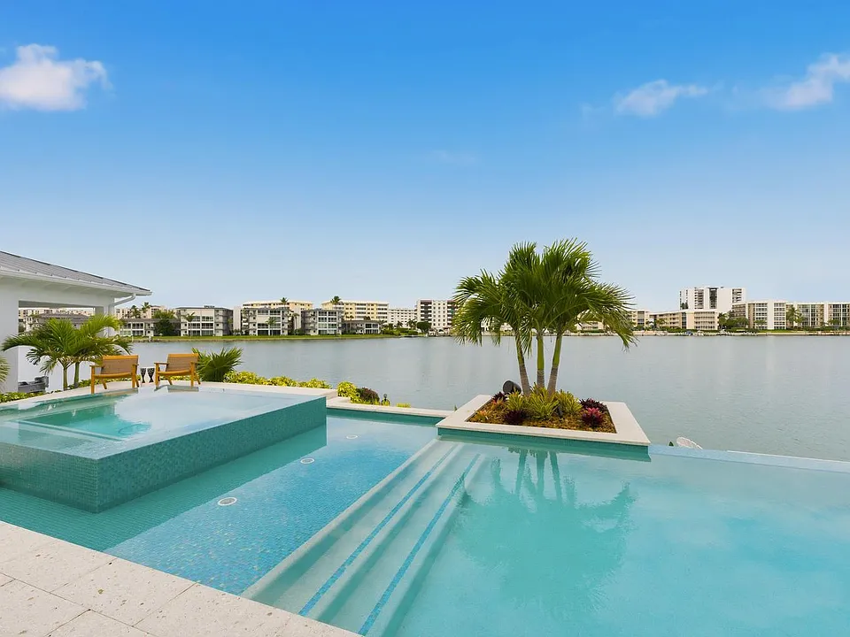 200 Bahia Point