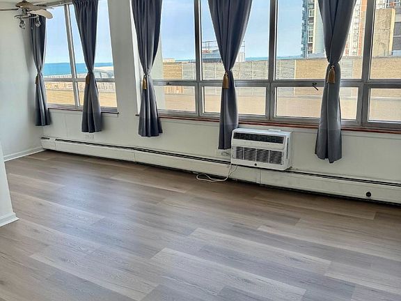 5th image of 6171 N Sheridan Rd #27