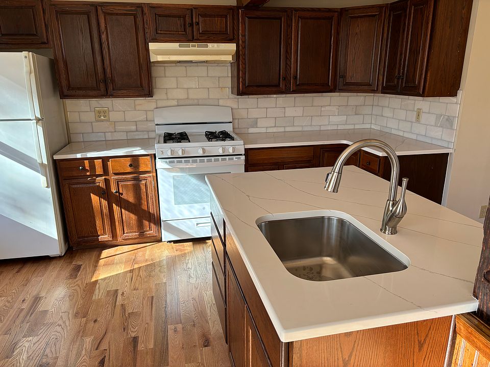 Kitchen Cabinets and Sink Island