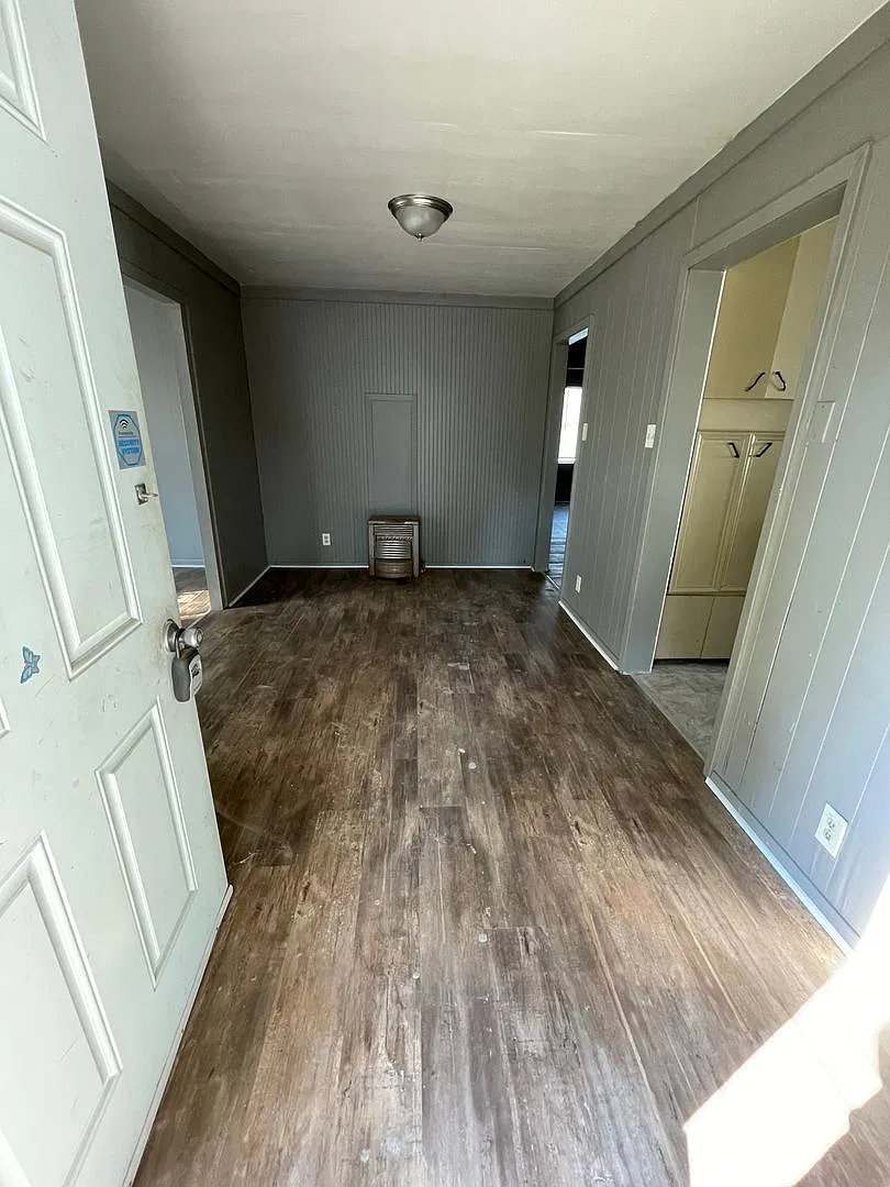 415 W Logan St — Photo 2